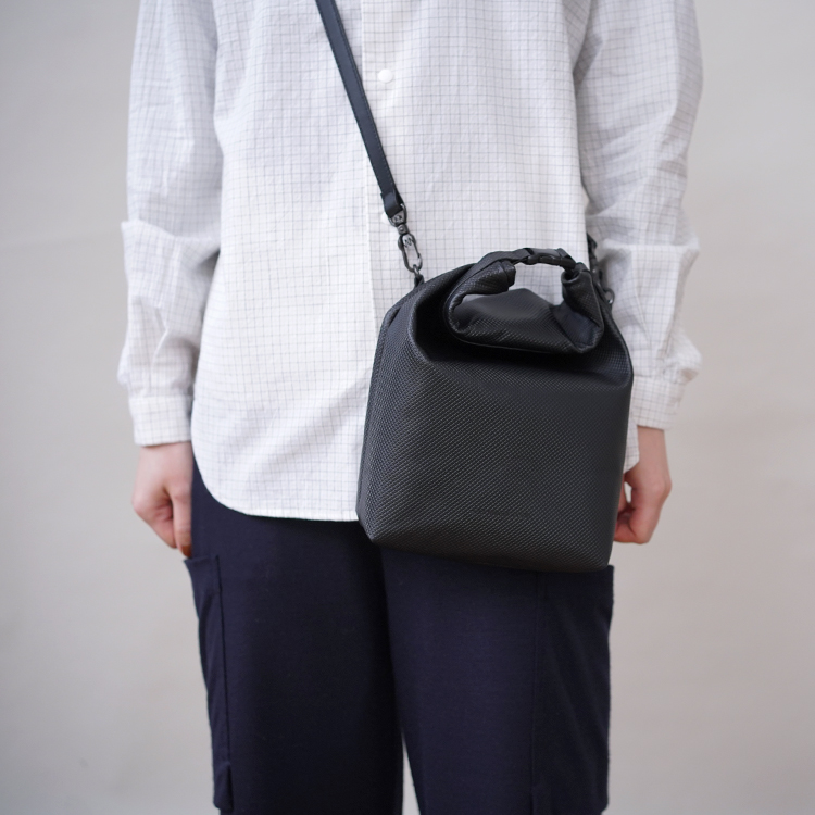 WROLL - ROLE TOP POUCH / BLACK | ED ROBERT JUDSON(エド ロバート