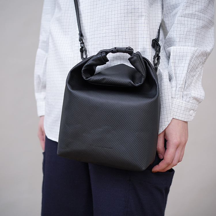 WROLL - ROLE TOP POUCH / BLACK | ED ROBERT JUDSON(エド ロバート