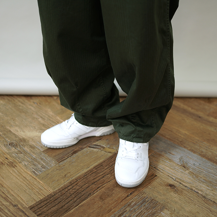 SUVIN HERRINGBONE PARACHUTE PANTS / KHAKI | Graphpaper (MEN