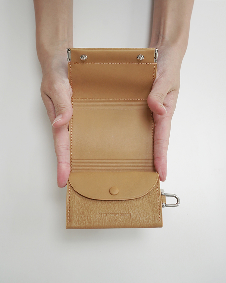 DERRICK - SHACKLE TRIFOLD WALLET / TAN | ED ROBERT JUDSON(エド