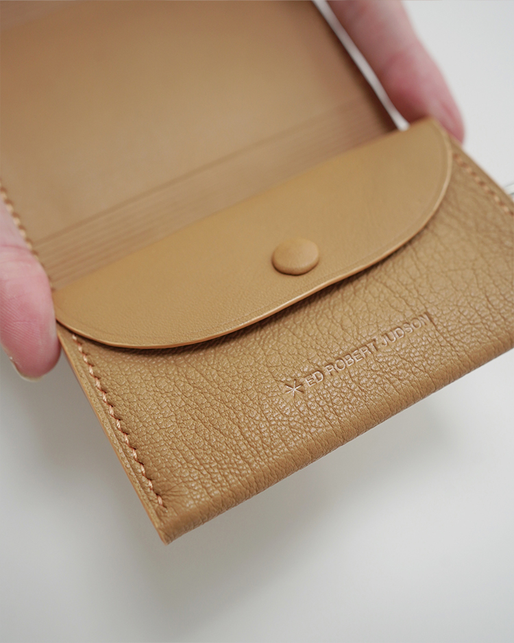 DERRICK - SHACKLE TRIFOLD WALLET / TAN | ED ROBERT JUDSON(エド