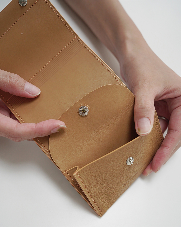 DERRICK - SHACKLE TRIFOLD WALLET / TAN | ED ROBERT JUDSON(エド