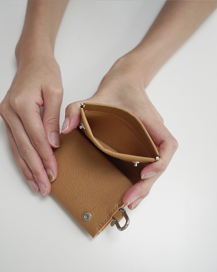 DERRICK - SHACKLE TRIFOLD WALLET / TAN | ED ROBERT JUDSON(エド