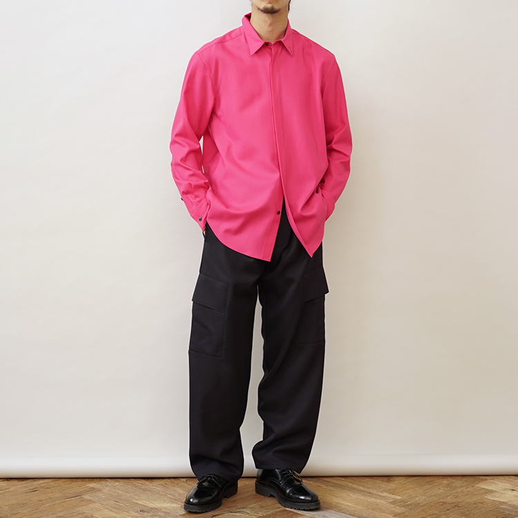 DROPPED SHOULDER TOP WITH SHIRT COLLAR IN WOOL SHIRTHING / FUCHSIA