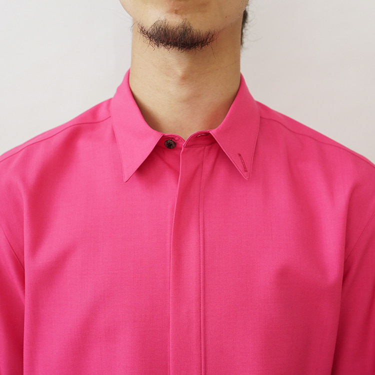 DROPPED SHOULDER TOP WITH SHIRT COLLAR IN WOOL SHIRTHING / FUCHSIA