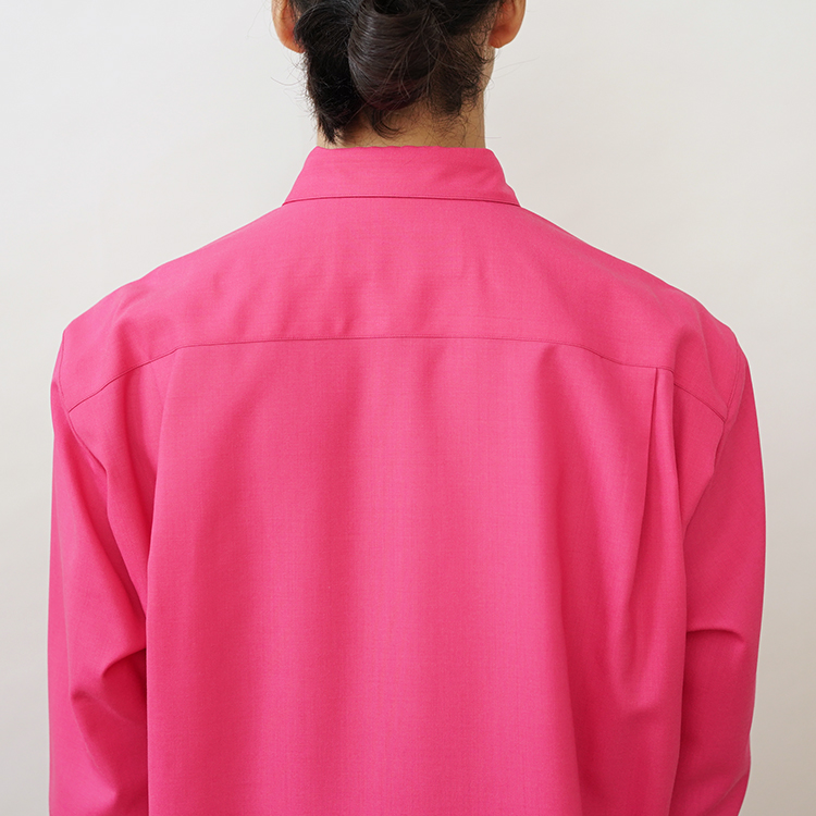 DROPPED SHOULDER TOP WITH SHIRT COLLAR IN WOOL SHIRTHING / FUCHSIA