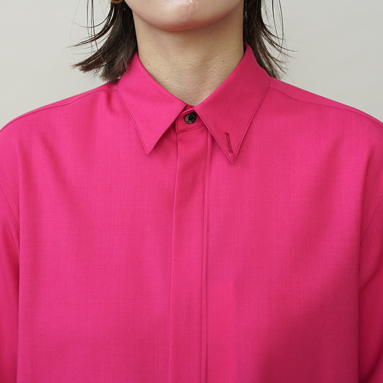 DROPPED SHOULDER TOP WITH SHIRT COLLAR IN WOOL SHIRTHING / FUCHSIA