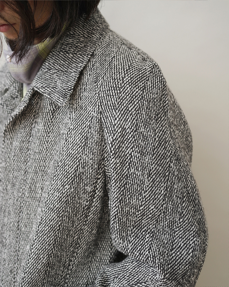 RAGLAN SLEEVE OVERCOAT WITH SOUTIEN COLLAR IN WOOL HERRINGBONE