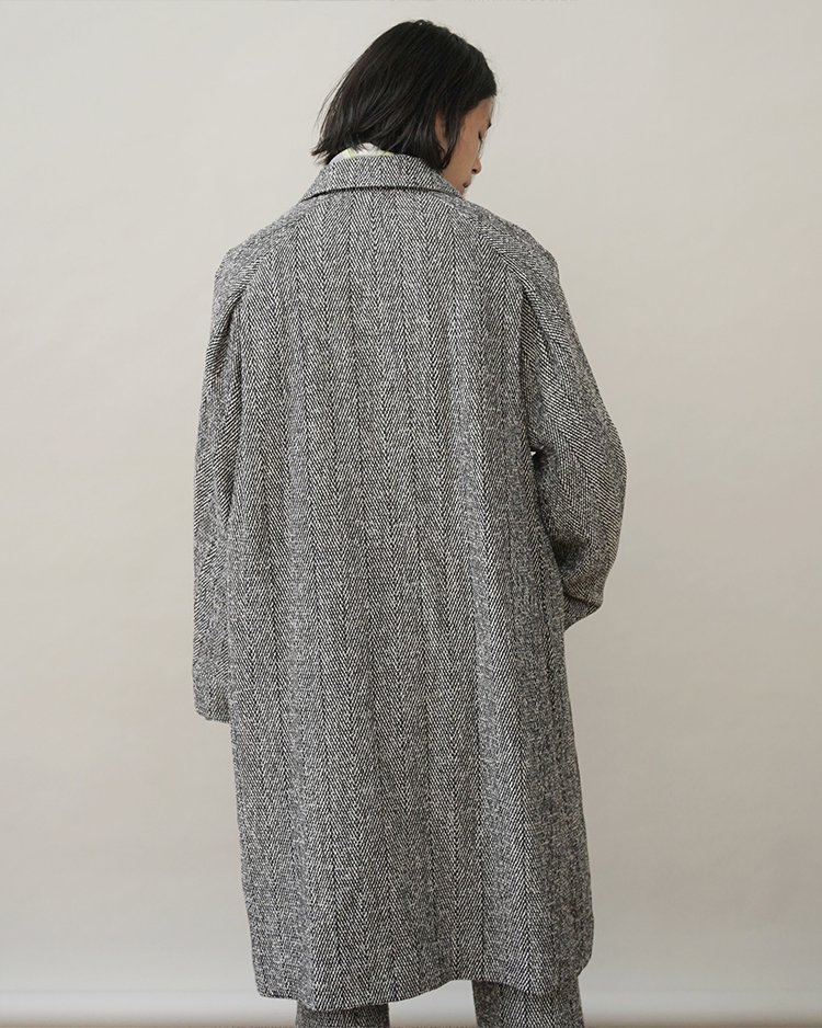 RAGLAN SLEEVE OVERCOAT WITH SOUTIEN COLLAR IN WOOL HERRINGBONE