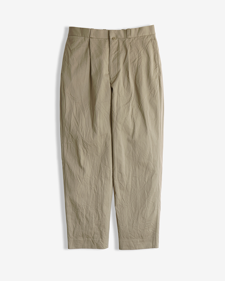 YAECA (MEN) / TUCK TAPERED - CHINO / KHAKI